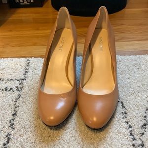 Nine West nude heels, size 9